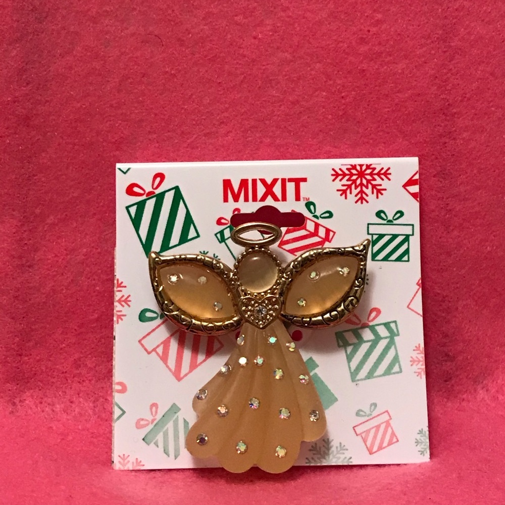 NWT HOLIDAY PINS $7.00